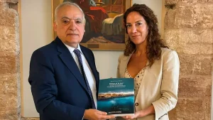 وزير الثقافة يتسلم كتاب بيبلوس وجبيل