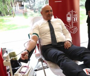 Joseph Aoun Donates Blood