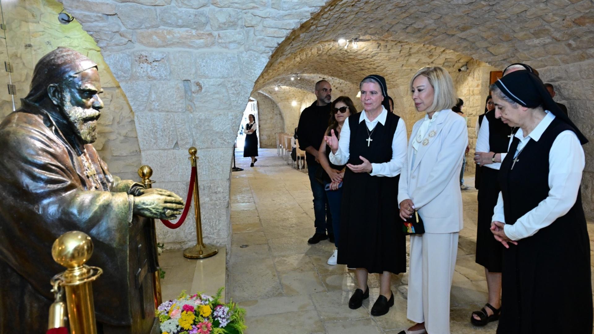 Nimat Aoun Visits the Tomb of Patriarch Al-Huweik
